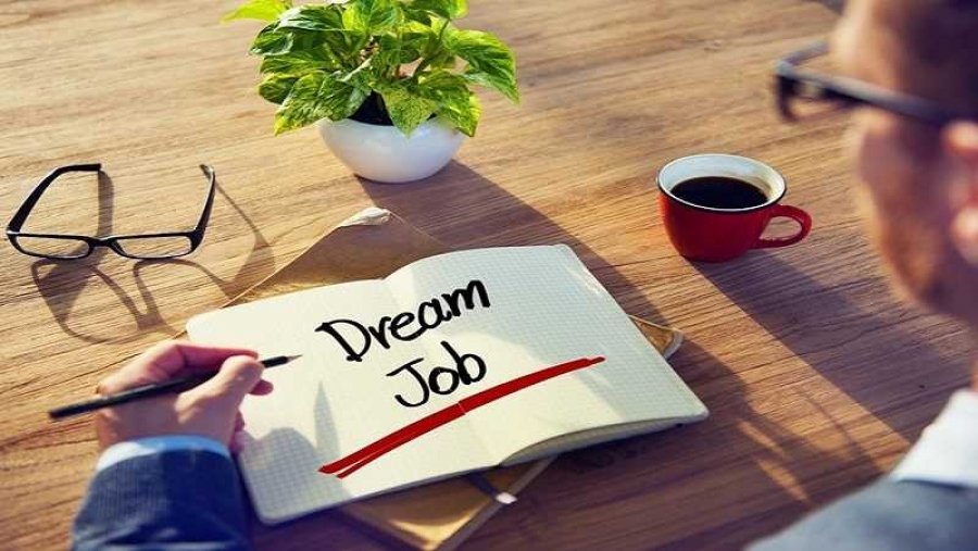 HOW TO LAND YOUR DREAM MARKETING JOB